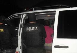 Suspecţi de săvârşirea mai multor furturi de animale, identificaţi şi reţinuţi de poliţişti 