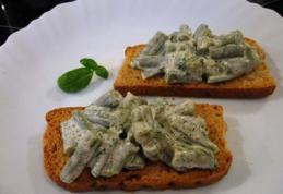 Tartine cu fasole verde, usturoi și maioneză