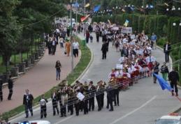 Dorohoienii sunt așteptați astăzi la parada impresionantă din a doua zi a Festivalului „Mugurelul”