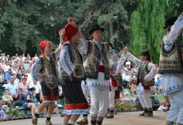 Vezi câștigătorii Festivalului Internaţional de Muzică Populară „Mugurelul” Dorohoi 2013 - FOTO