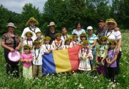 Învață de la toate!!! Ziua florilor de tei la Şcoala Primară nr. 2 Sauceniţa - FOTO