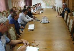 Şedinţă ad-hoc la prefectură privind siguranţa transportului de persoane