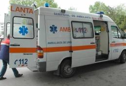 O femeie din Vârfu Câmpului a ajuns la spital cu picioarele taiate de o motocoasă