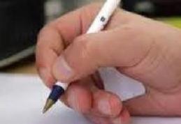 Cadru didactic eliminat din examenul de definitivat pentru că a fost prins cu fițuici