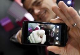 Smartphone-urile distrug piaţa aparatelor foto compacte