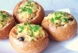 Chifle umplute cu carne de pui și cașcaval