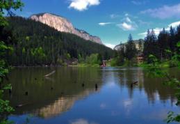 Relaxare, tradiţie şi muzică bună la „Ziua Lacului Roşu!”