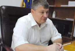 Florin Ţurcanu trimite albume foto cu judeţul profesorilor, medicilor şi preoţilor