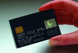 Hoții au găsit o nouă metodă de înșelăciune. Victimele îşi dau cardurile şi PIN-ul de bunăvoie