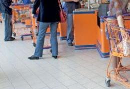 Prinşi după ce au furat dintr-o autoservire