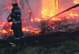 Casă arsă din temelii la Cristești