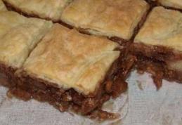 Prăjitură cu mere, nucă și stafide