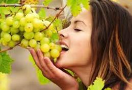 Lămâile şi strugurii au cel mai puternic efect detoxifiant şi anticancerigen