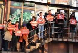 [VIDEO] Campania TSD impotriva etnobotanicelor oprită de poliţişti