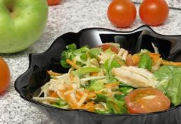 Salată de crudități cu piept de pui