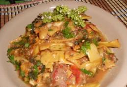 Fasole verde cu carne de vițel la cuptor