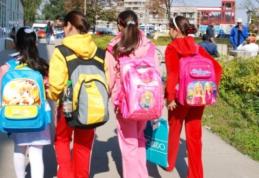 Medicii avertizează: Ghiozdanele pot dăuna grav sănătăţii