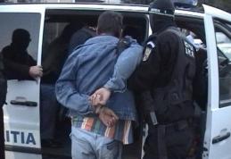 Dărăbănean urmărit național, depistat și încarcerat de poliţişti