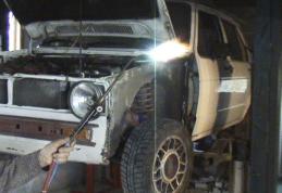 Proprietar de service auto cercetat pentru repararea unui autovehicul fără documente de constatare eliberate de poliţie