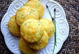 Brioșe cu brânză sărată