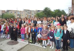 Sărbătoarea începutului de an la Școala Mihail Kogălniceanu Dorohoi - FOTO