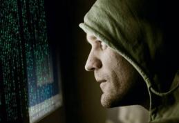 Ce pot face hackerii cu telefonul tău fără să ştii