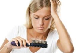 De ce ne cade mult păr toamna: explicații, cauze și remedii naturiste