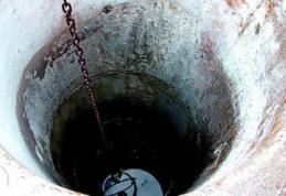 Trupul neînsufleţit al unui tânăr înecat într-o fântână, recuperat de pompierii botoșăneni