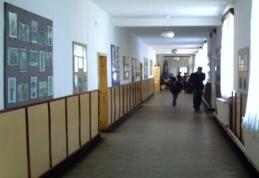 Caz cutremurător într-o instituţie de învăţământ ! Un profesor a murit pe holul instituţiei