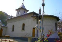 Raclă cuprinzând Sf. Moaşte a 36 de sfinţi adusă la Dorohoi cu ocazia hramului Bisericii „Sf. Vineri”