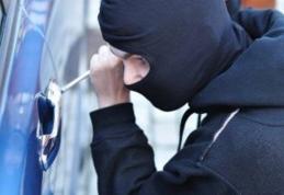 Tineri cercetaţi pentru furt calificat, după ce au sustras carburant din mai multe autoturisme din Dorohoi