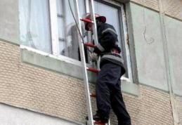 Bărbat cu probleme locomotorii, salvat de pompieri în ultima clipă