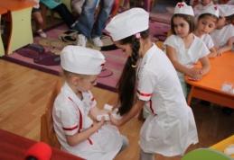 Educaţia sanitară trebuie inclusă în programa şcolară obligatorie