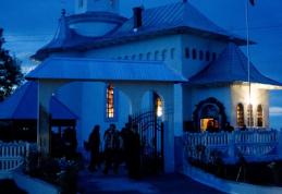 P.S. Calinic Botoșăneanul a sfințit Biserica din Smârdan. Credincioşii se pot închina prin Sfântul Altar până duminică!