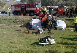 Tânăr încarcerat după ce s-a izbit cu maşina de un stâlp. Șoferul avea permisul de cinci zile