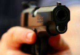 Scene desprinse din filme cu focuri de armă în municipiul Botoșani. Un bărbat a ajuns la spital