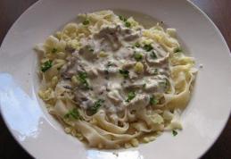 Paste cu ciuperci în sos alb