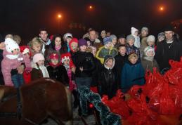 [FOTO] Moş Crăciun a venit la Dorohoi cu sania trasă de... ponei