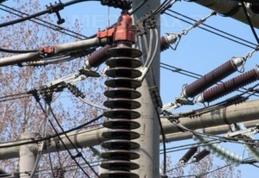 Atenție la taxa pe stâlp, scumpeşte curentul