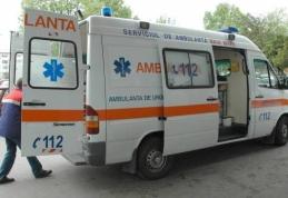 A ajuns de urgență la spital după ce și-a prins mâna în valțurile războiului de țesut