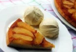 Prăjitură răsturnată cu mere și caramel