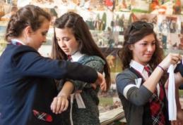 Elevii intră în grevă japoneză!