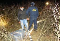 Focuri de armă şi 5.000 pachete ţigări de contrabandă confiscate de polițiștii de frontieră