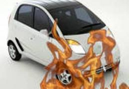 Maşină incendiată de un cablu electric defect