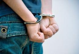 Minor suspect de furt calificat, cercetat în stare de reţinere