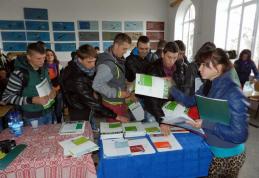 Elevi de la Liceul Alexandru Vlahuță Șendriceni au simulat un vot pentru alegerile europarlamentare