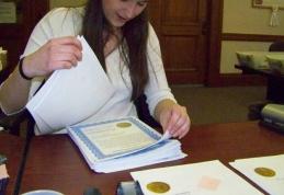 Băncile şi notarii vor informa asupra tranzacţiilor făcute de actualii şi foştii politicieni