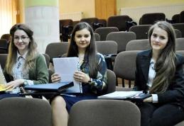 Trofeul competiției de dezbateri academice CDAIS Iași a ajuns la Colegiul Național „Grigore Ghica” Dorohoi