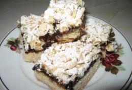 Prăjitură cu cocă rasă și gem de prune