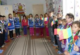 Şcoala Primară nr. 2 Sauceniţa - MÂNDRIA DE A FI ROMÂN ! - FOTO